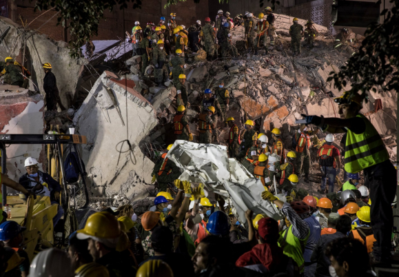 Mexicans Dig Through Quake Rubble as Death Toll Passes 200