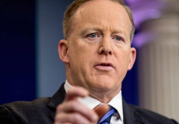 Sean Spicer reports to Pentagon for Navy Reserve duty