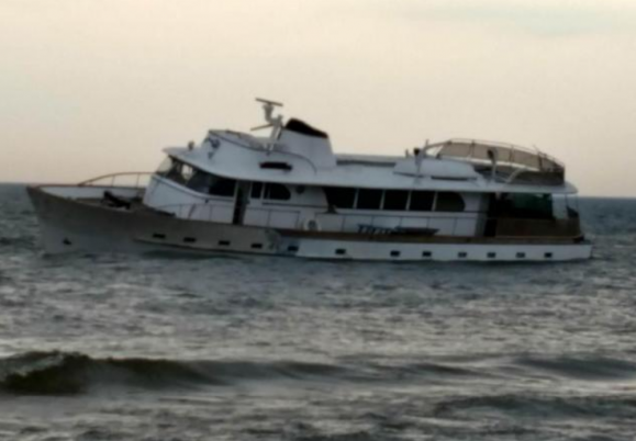 Coast Guard recovers operator off grounded, flooding vessel near Ludington