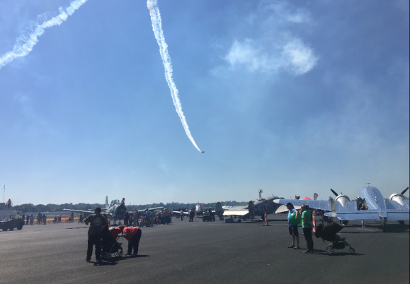 Thunderbird F-16 Military Jet Flips Over at...