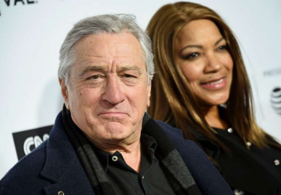 Robert De Niro and ex ignore each other during...